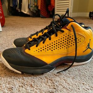 Black and yellow Jordan Sneakers 10.5